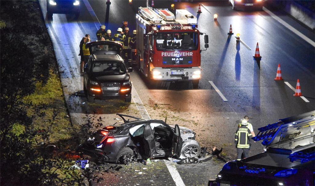 Unfall auf der A8: 49-Jähriger schwebt in Lebensgefahr