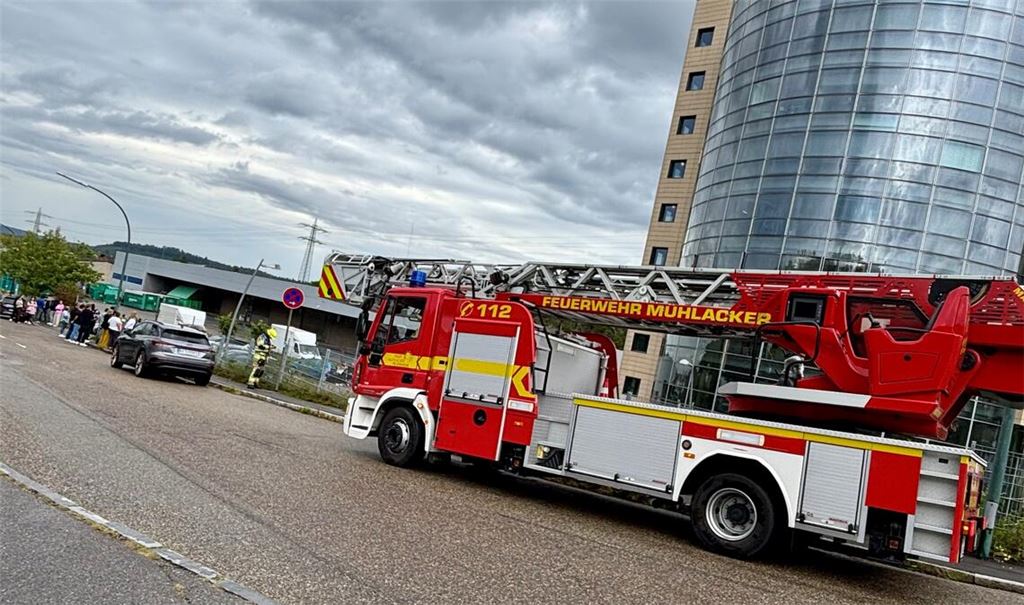 Büroturm in Mühlacker: Spülmaschine löst Feueralarm aus