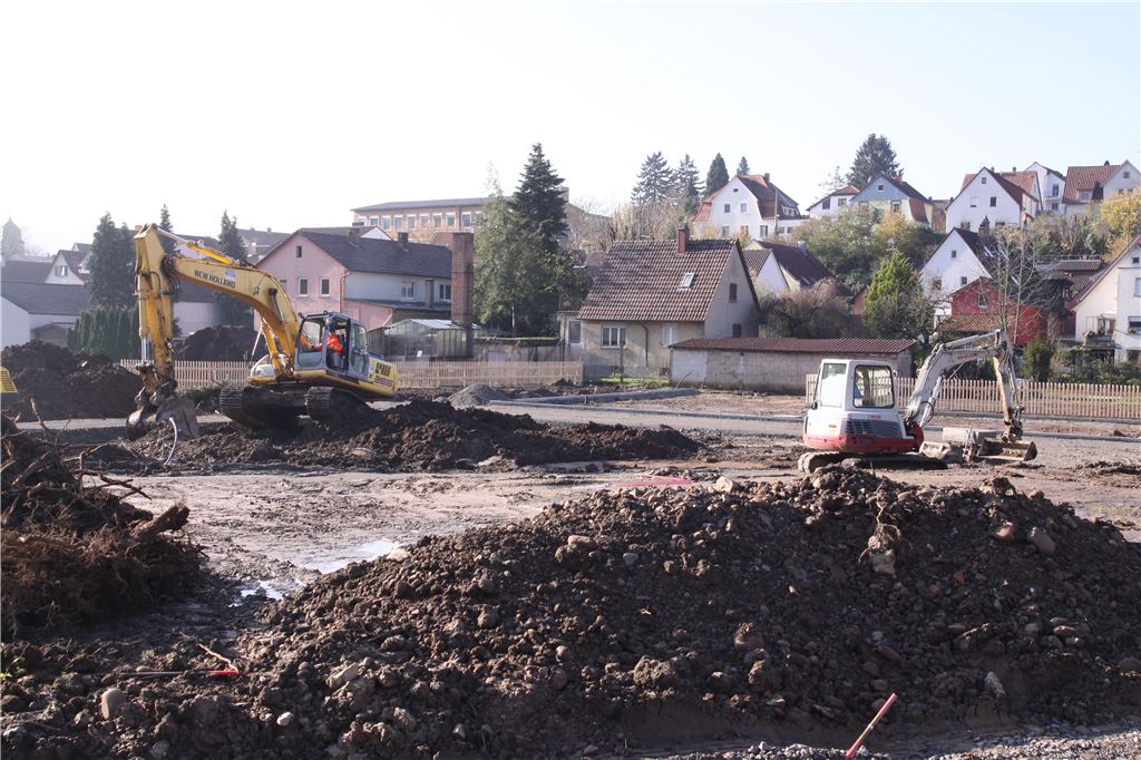 Zwischen Enz und Dürrmenz sind umfangreiche Erdarbeiten in Gange. (Foto: Franz)