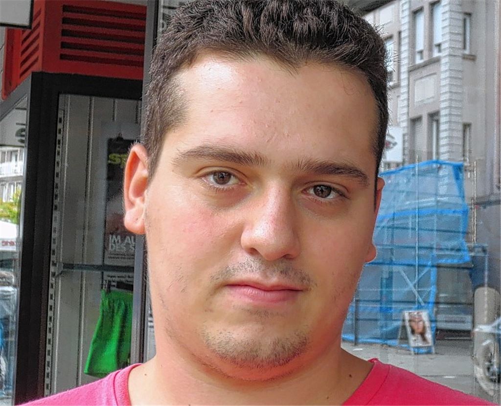 Soll Deutschland Waffen liefern?