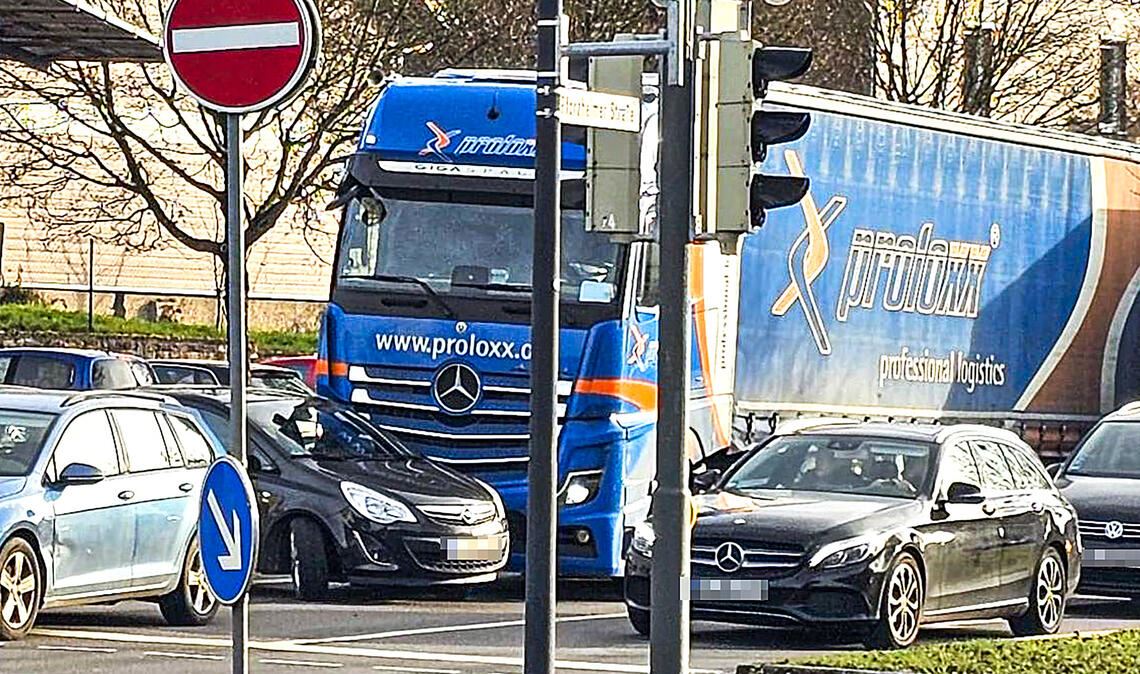 Karambolage sorgt für Engpass auf der B10 in Mühlacker