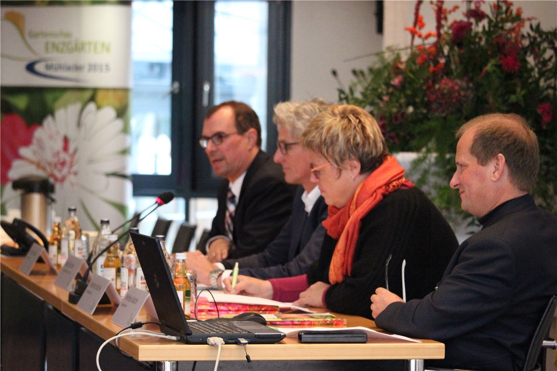 Pressekonferenz im Vorfeld des Dauerkartenverkaufs der Enzgärten 2015