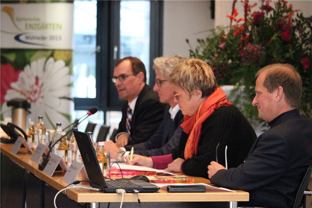 Pressekonferenz im Vorfeld des Dauerkartenverkaufs der Enzgärten 2015