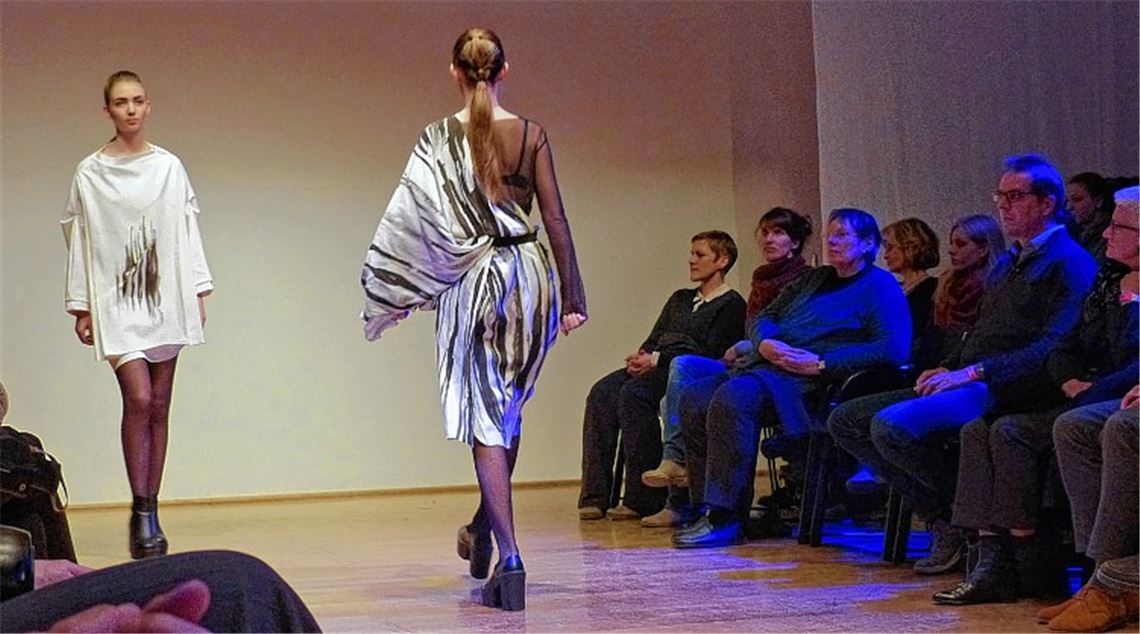 In Neopren in eine düstere Zukunft