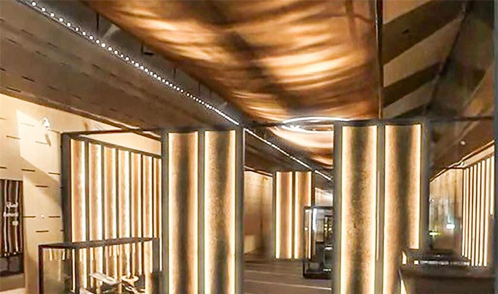 Münch-Metallgeflecht beschirmt die Maske
des Tutanchamun