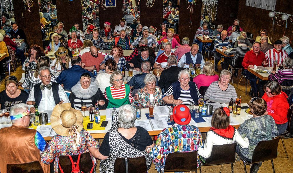 Närrisches Singen und Schunkeln beim Musikverein Illingen