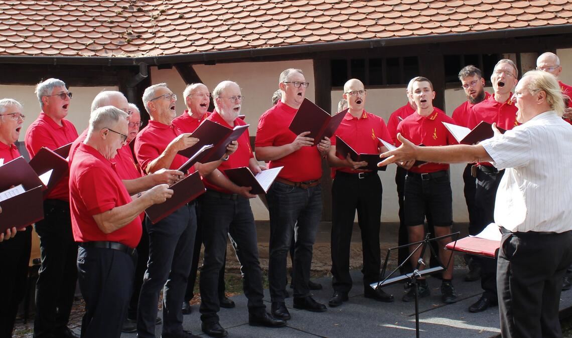 Serenade im Sommer: MGV Lienzingen sucht Sänger für neuen Projektchor