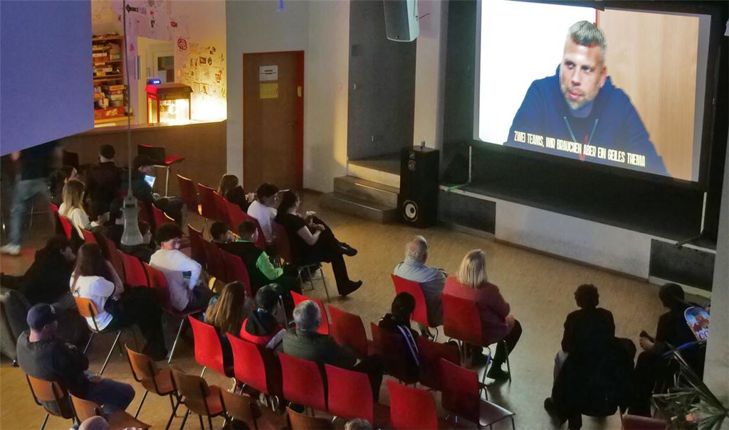 Kamera begleitet Jugendprojekt