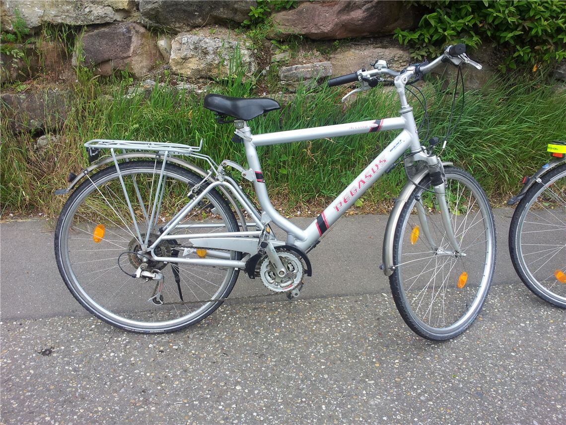 Die Räder der Autodiebe? 910_0008_110716_pol_Autodiebstahl_Lomersheim_Fahrrad_1