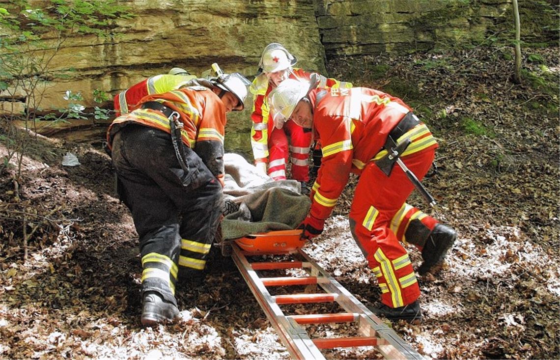 Unfallserie im Steinbruch fordert Helfer