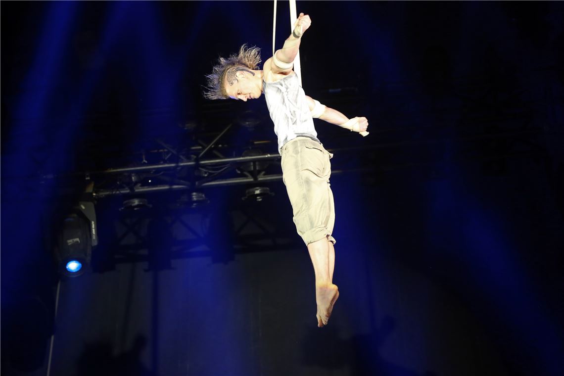 Artist von Flic Flac verletzt sich bei Sprung 910_0008_115292_ih_Flic_Flac_Victor