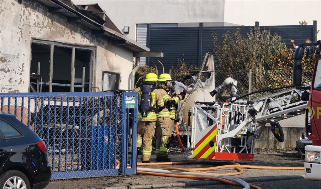 Feuerwehr muss Wohnmobil löschen