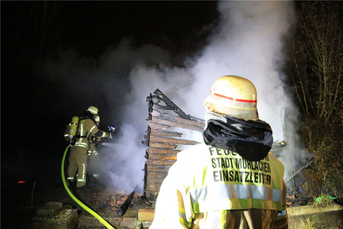 910_0008_123394_mar_Gartenhaus_brennt_1