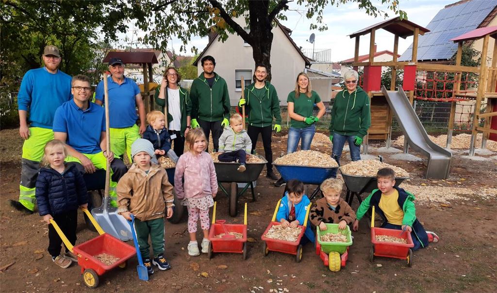 SUSS-Beschäftigte packen für Kinder mit an
