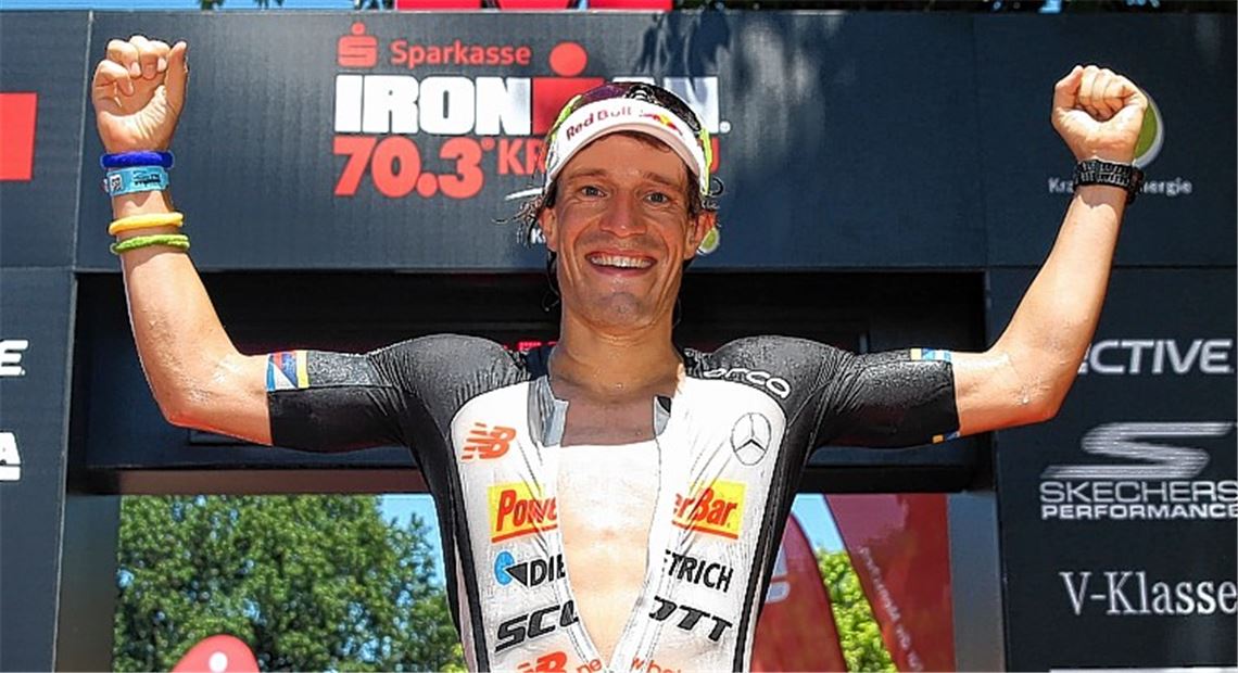 Sebastian Kienle in Siegerpose
