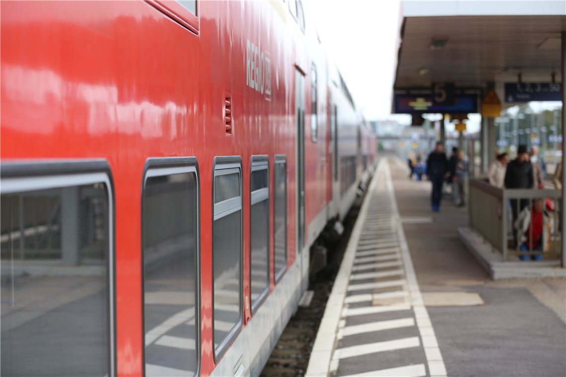 lh Zug Regionalzug Bahnhof Mühlacker (2)