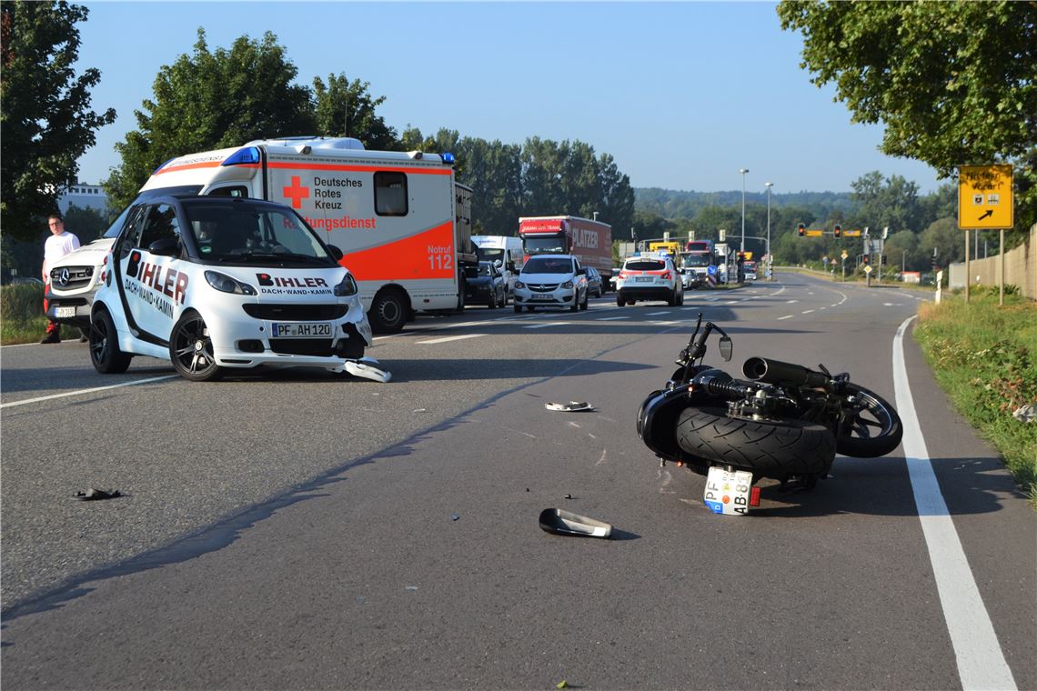 Unfall B10 Motorradfahrer