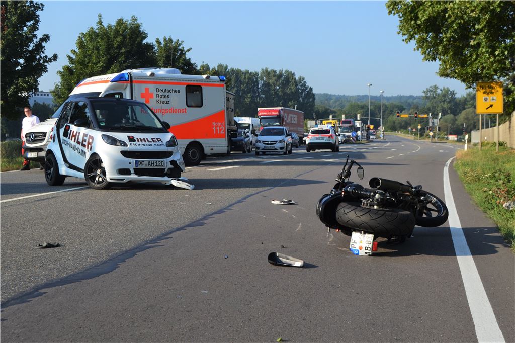 Unfall B10 Motorradfahrer