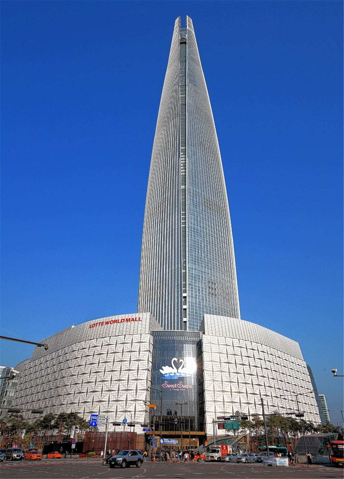 elumatec-Technik beim Lotte World Tower im Einsatz