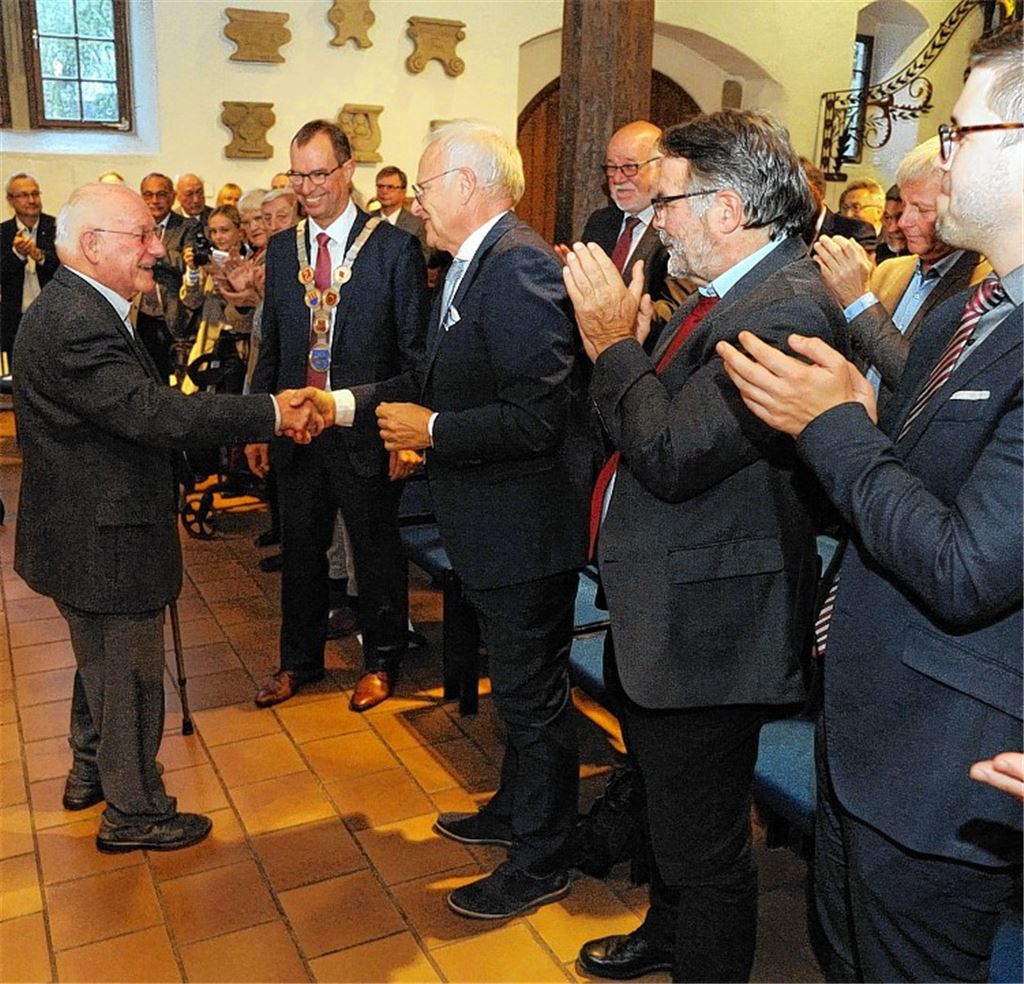Weggefährten gratulieren dem Alt-OB