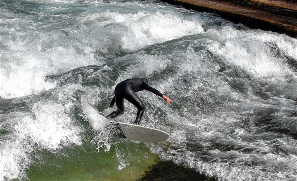 Surfergemeinde blickt nach Pforzheim