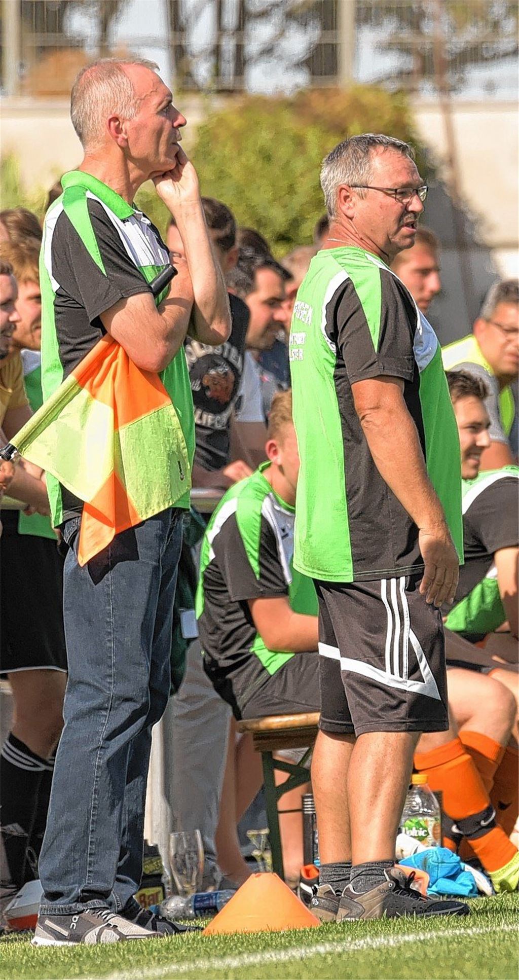 Alle halten den Ball flach