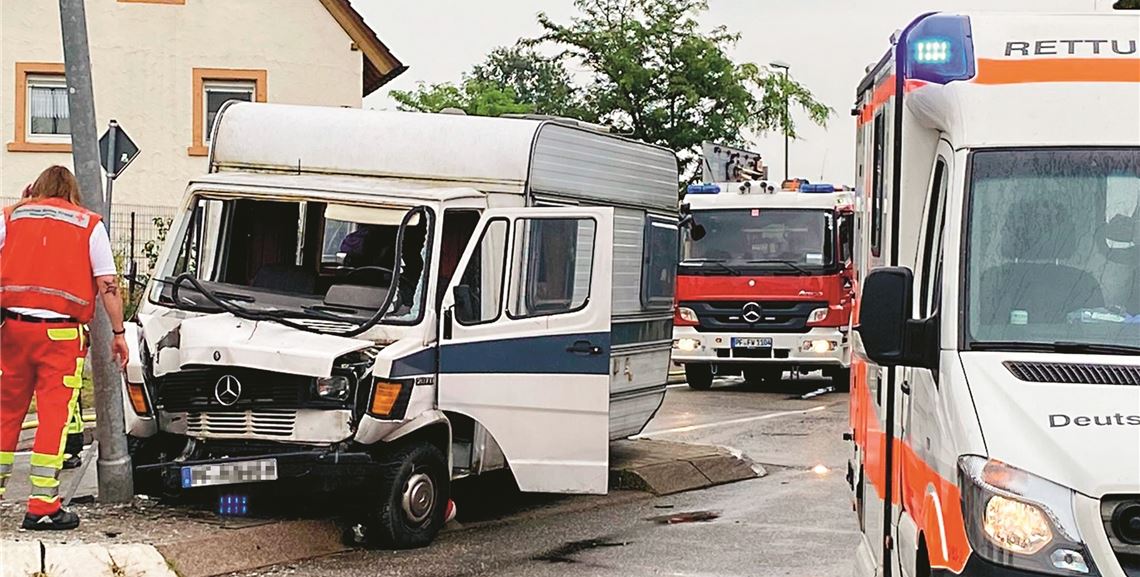 Gegen Laterne geprallt