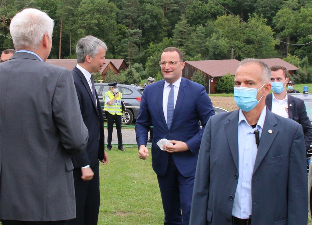 Polizei schützt Spahn vor Querdenkern