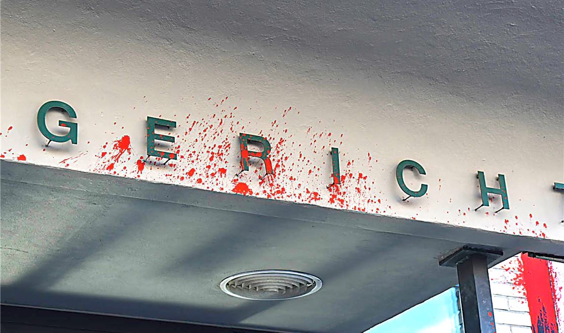 Farbanschlag trifft Gericht