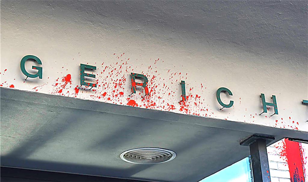 Farbanschlag trifft Gericht