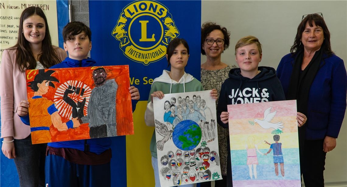 Schüler gestalten Friedensplakate