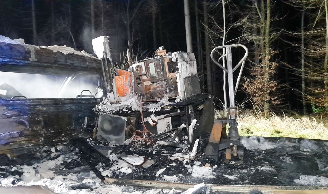 Hoher Schaden bei Brand von Kleintransporter Hoher Schaden bei Brand von Kleintransporter