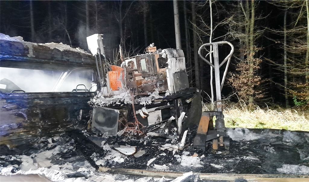 Hoher Schaden bei Brand von Kleintransporter