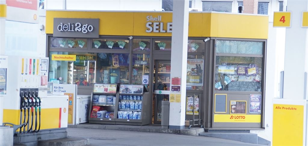 „Maskierter“ Täter überfällt Tankstelle