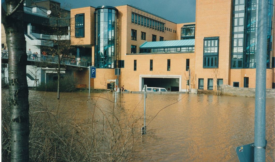 Stadt schiebt Hochwasser den Riegel vor
