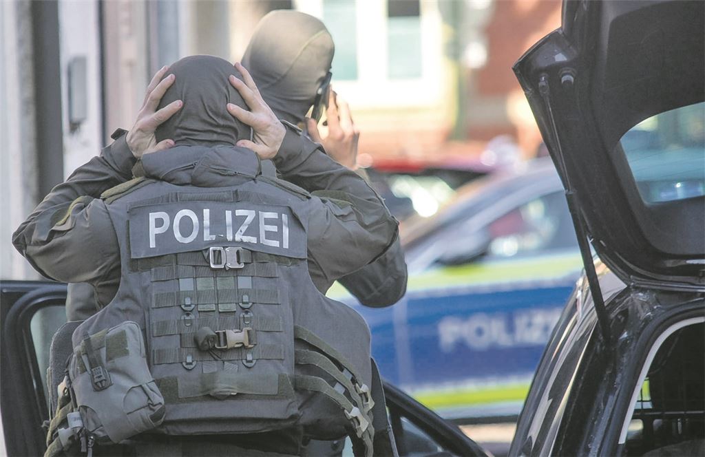 Zwangsräumung: 31-Jähriger droht Beamten mit Waffengewalt