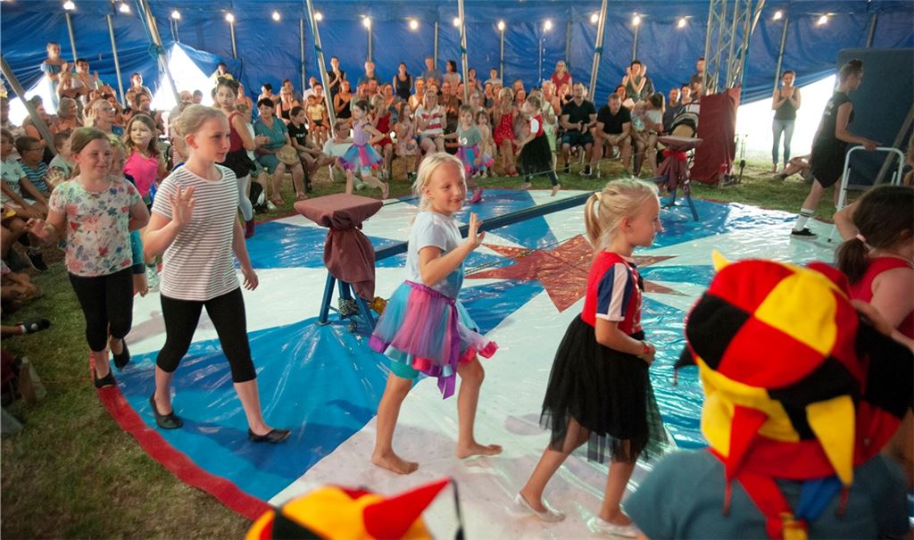 Kinder in der Manege