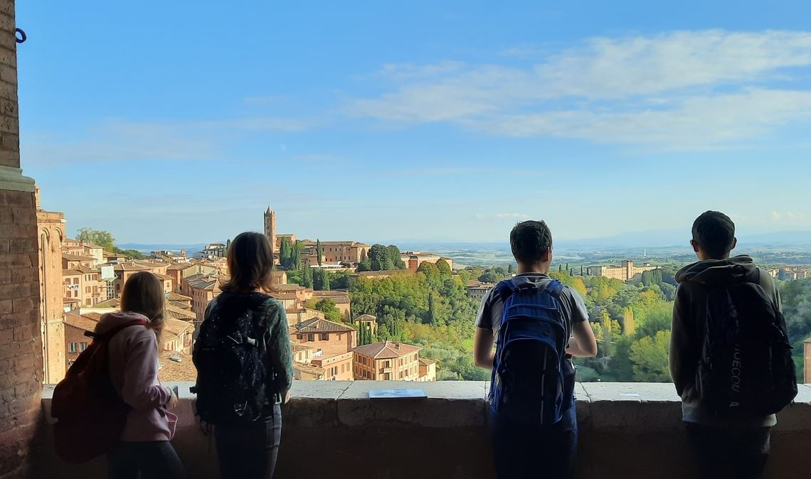 Brückenbauer knüpfen Kontakte