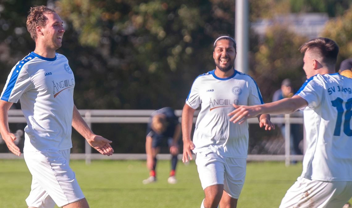 Für den SV Illingen und Trainer Hüsnu Gür geht es weiter aufwärts. Fotos: Archiv (Fotomoment)