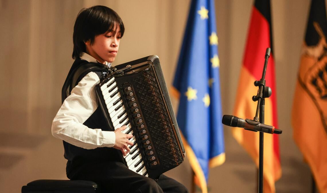 Auftritt vor Diplomaten und Ministerpräsident