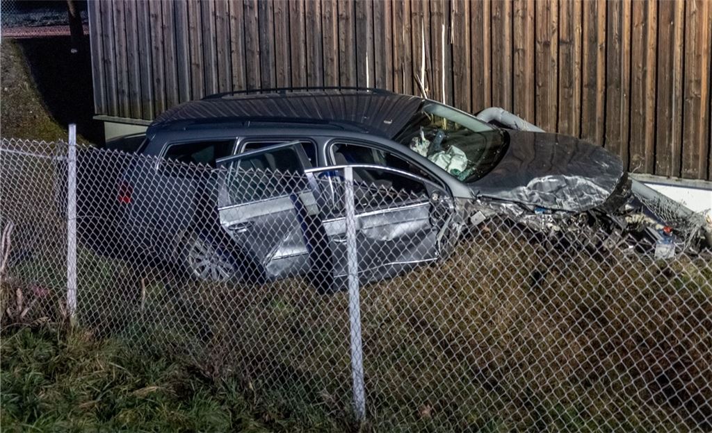 Drei Kinder bei Unfall teils schwer verletzt