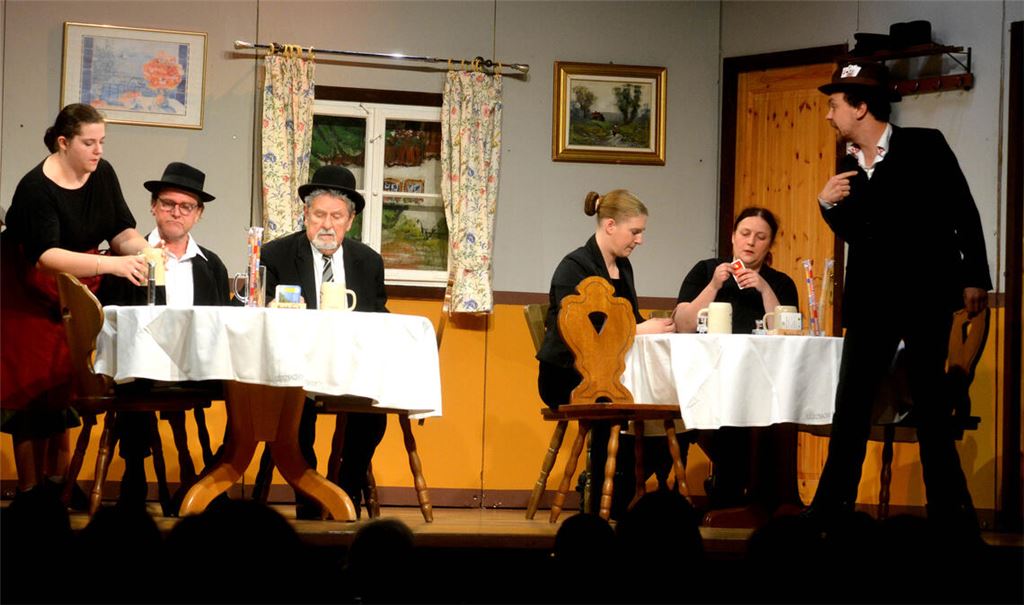 Bauerntheater zeigt: Geld allein macht nicht glücklich