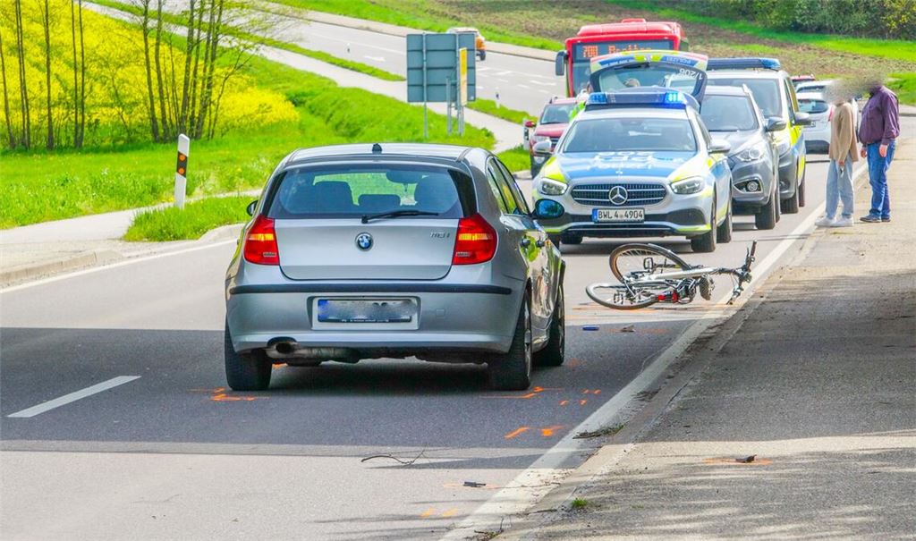 Pedelec-Fahrerin bei Lienzingen von Auto erfasst