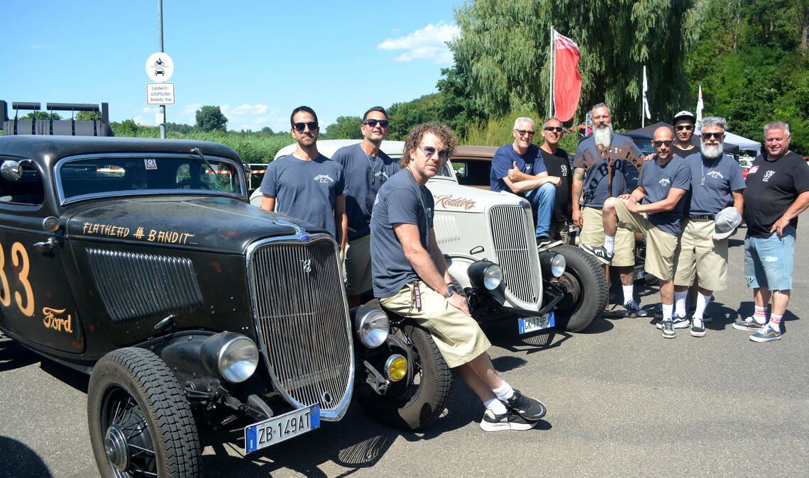 Oldtimer-Fans kommen auch ohne Klimaanlage ans Ziel Oldtimer-Fans kommen auch ohne Klimaanlage ans Ziel