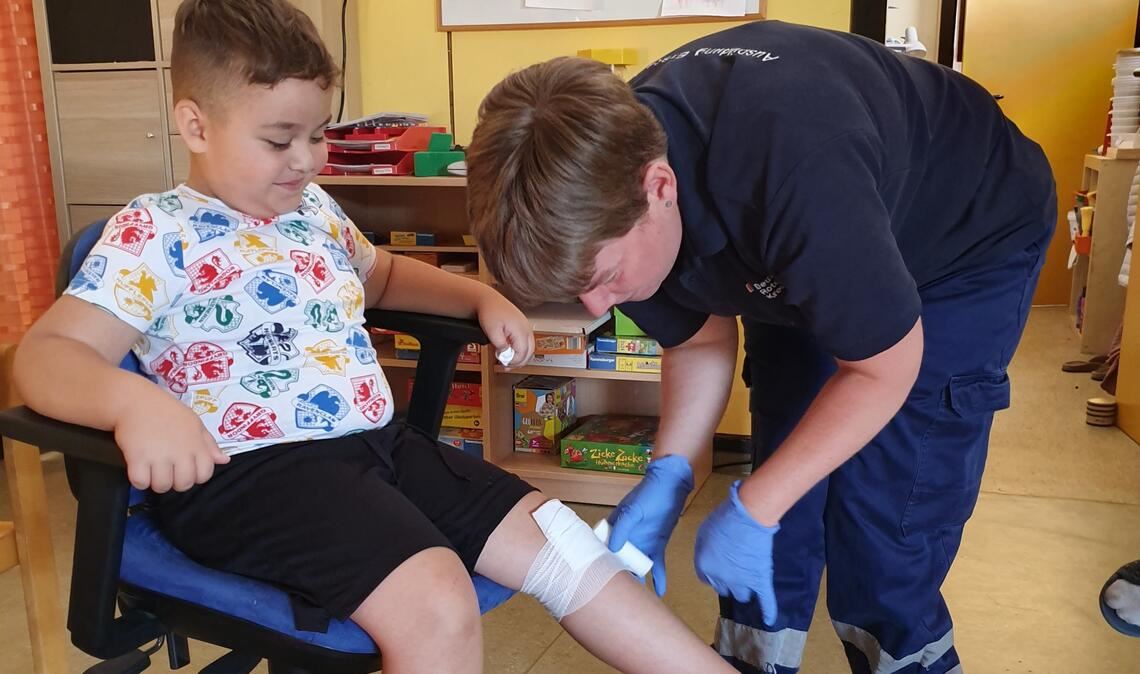 Kinder erleben den ersten Zugang zur Ersten Hilfe