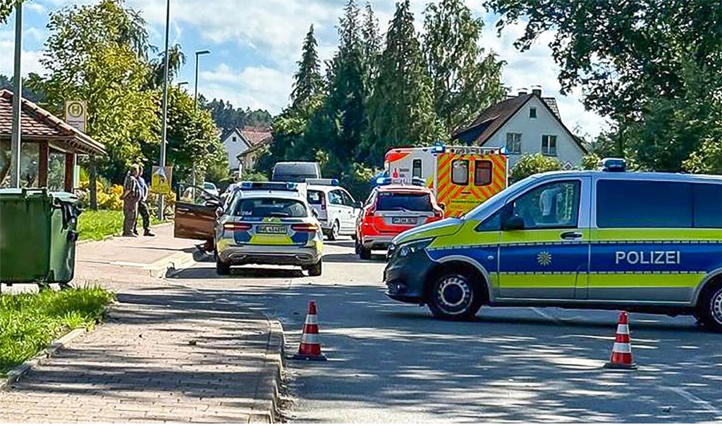 Radfahrer schwebt in Lebensgefahr