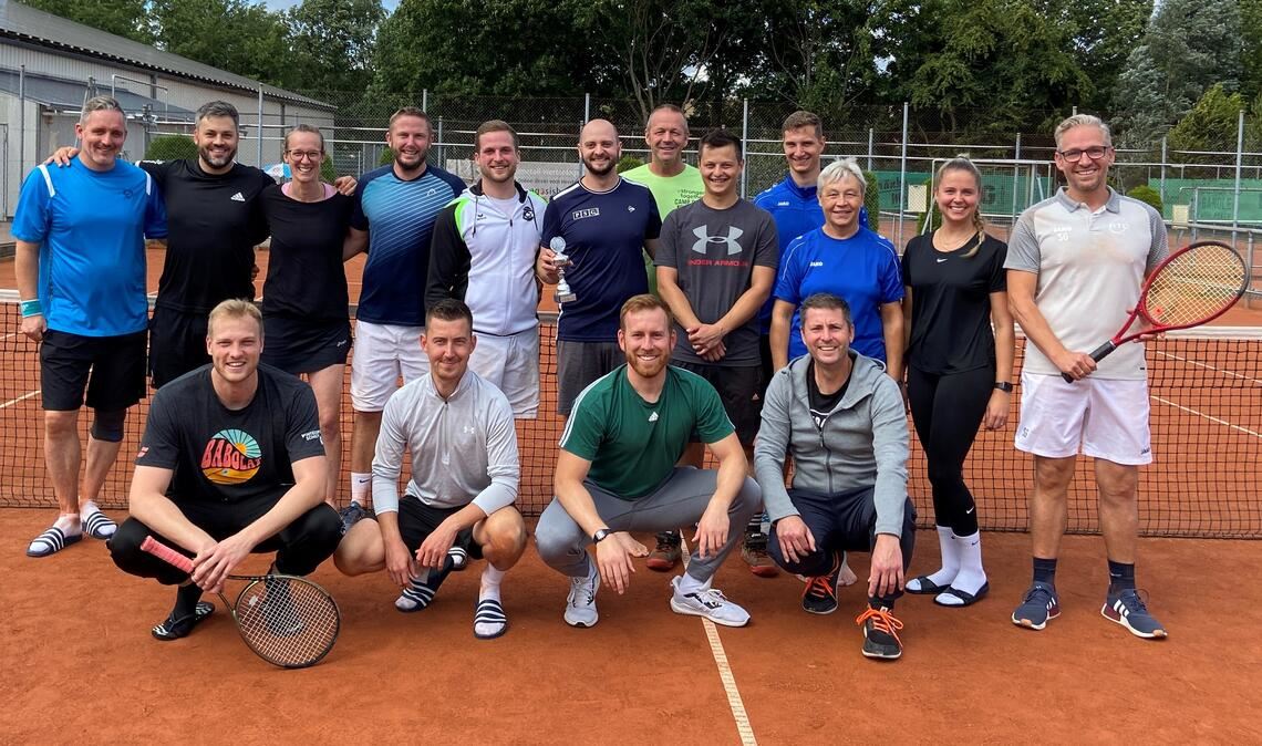 Die Teilnehmerinnen und am Schleifchen-Turnier des Polizeipräsidiums Pforzheim.