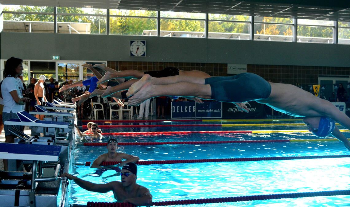 Erfolgreiche Premiere im Mühlacker Hallenbad