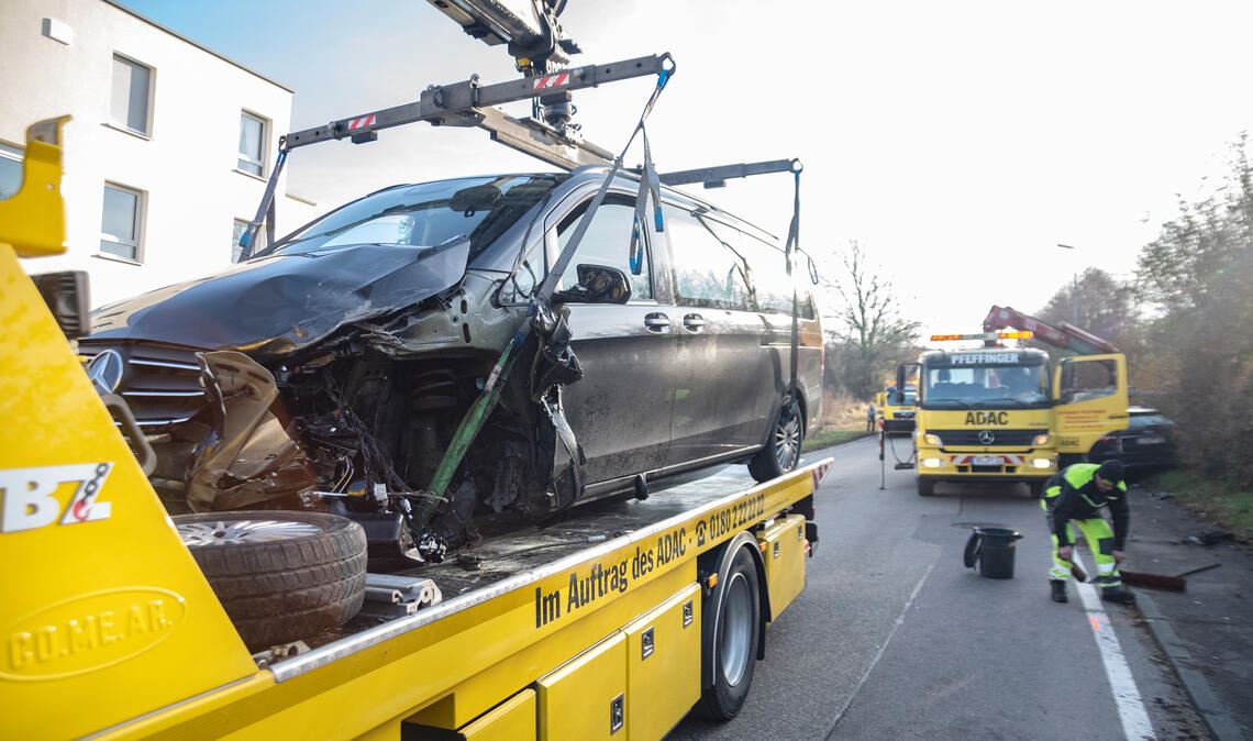 Drei Verletzte nach Zusammenstoß auf Gegenfahrbahn