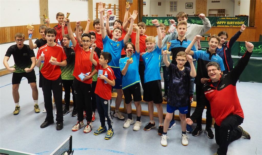 Junge Tischtennis-Talente liefern sich einen spannenden Kampf